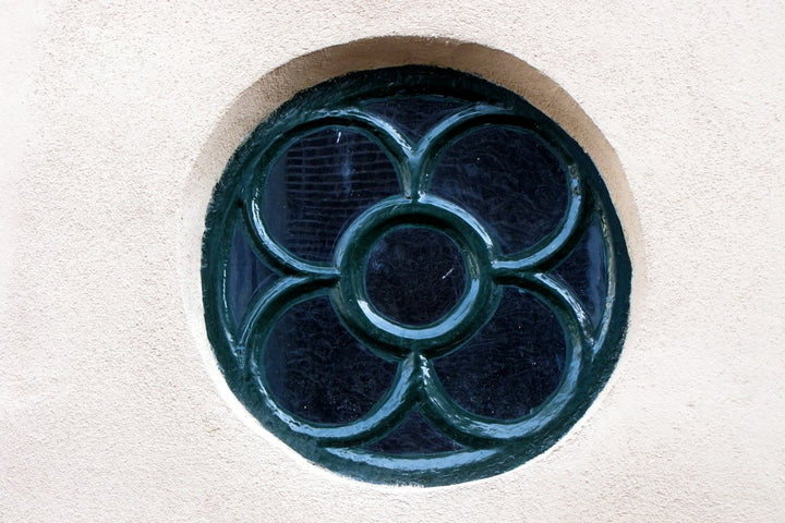 Ceramic Sun and Moon Plaques: Which Style Fits Your Patio Wall Best?