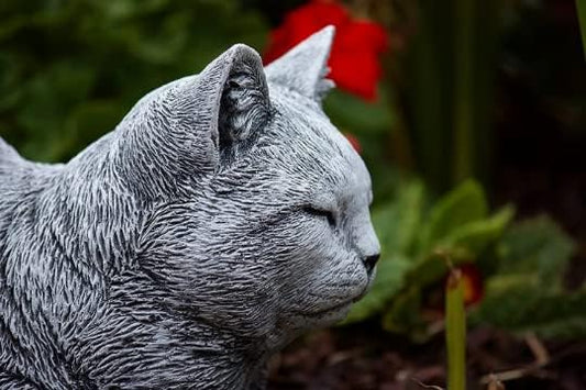 Cat Memorial Statue Sitting cat Figure Concrete Cat Garden Figurine Realistic cat Garden Decor Pet Memorial Stone