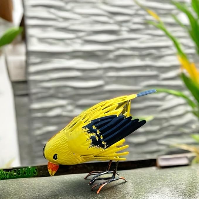 Creative Wrought Iron Yellow and Black Bird Ornaments Suitable for Decoration in Gardens, Homes, Parks, Courtyards, Outdoor Forests, Etc