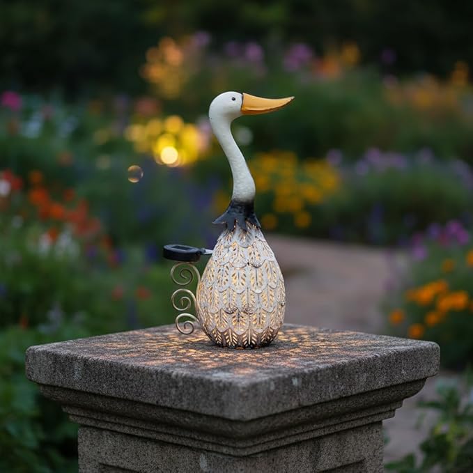 HONGLAND Metal Goose Yard Decor,18" Solar Gooses Yard Decorations Outdoor, Garden Statues Decor Outside,Farm Lawn Decorative Figurine for Home Patio Backyard