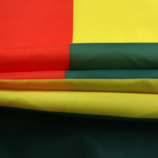 AZ FLAG Togo Flag 150 x 90 cm with 4 Eyelets for Balcony or Wall