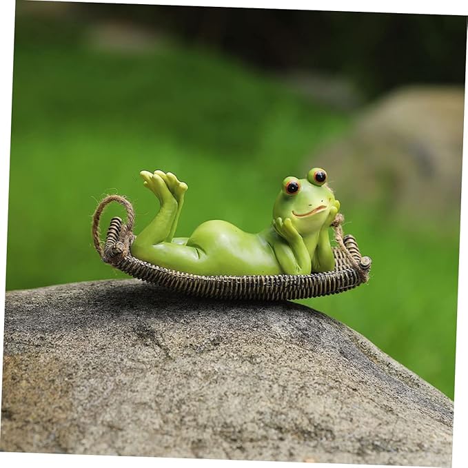 UPKOCH Adorable Hanging Frog Ornament Resin Garden Frog Figurine for Outdoor Decor for Tree Decoration Unique Garden Frogs Statue Charming Home Accent
