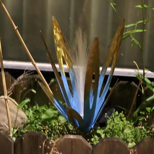 Metal Agave Garden Statue - 13x13x17 inch Solar LED Outdoor Lawn Decor, Hand-Painted Rustic Aloe Vera Sculpture, Waterproof Yard Art for Patio Pathway