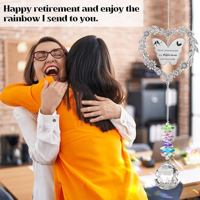 Retirement Gift Sun Catcher, Happy Retirement Gift for Women Men, Retired 2025 Rainbow Maker for Coworker, Heart-Shaped Metal Wreath Design Ornament, Farewell Crystal Prism for Friends