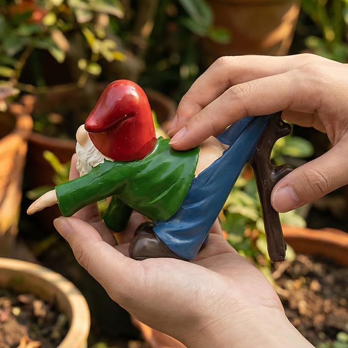 Gnome Statue Gnome Figurine Plant Pot Hanger Hugger, Resin Funny Gnome Ornament Garden Decor for Yard Lawn, Naughty Gift for Plant Parents