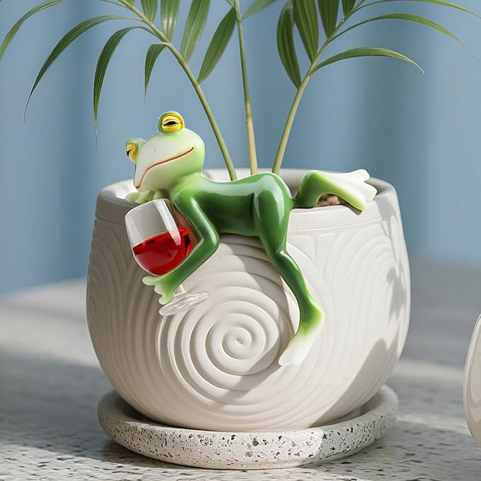 Garden Frog Statues โ Funny Outdoor Figurines for Yard, Patio, Lawn, Indoor Decor โ Cute Animal Ornaments & Plant Hangers โ Birthday for Women (1 Pack)