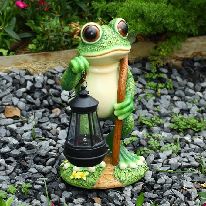 PAETAE Garden Statue Frog Outdoor Decor, Solar Patio Resin Garden Decor for Outside Yard Decorations Gift for Women, Mom, Grandma