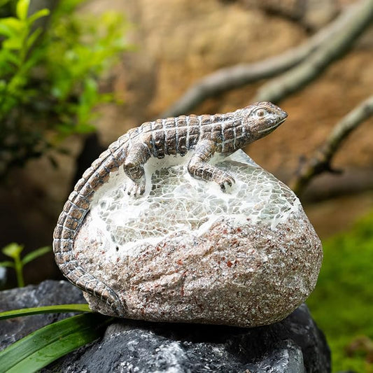Rezpuao Garden Statue Lizard,Solar Lizard Decor for Outdoor,Resin Lizards Figurine with Solar Light for Patio,Balcony,Yard,Lawn Ornament,Perfect Garden Gift