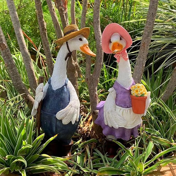 iRonrain Garden Statues Gardener Couple Duck, Indoor Outdoor Decorations Cute Ducks Art Dรฉcor Goose Figurine Ornament for Yard Home Garden Patio and Office (Male)
