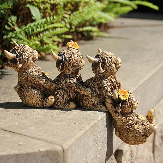 Garden Highland Cow statue for Outdoor Decor,Highland Cow Statue Shelf Sitter,Family Ties 4pc Holding Together Figurine for Outdoor Garden Bookshelf Desk Step Edge Decor,Highland Cow Gifts for Women