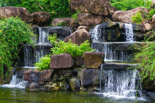 Pond Fountain vs Waterfall: Best Small Backyard Water Feature for Style, Sound, and Easy Care