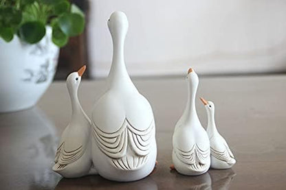 ZEshops Lifelike Mother Duck and Ducklings Resin Statue for Patio Yard Decoration - Durable and Hand-Drawn Sculpture (Small & Large Bundle Set)