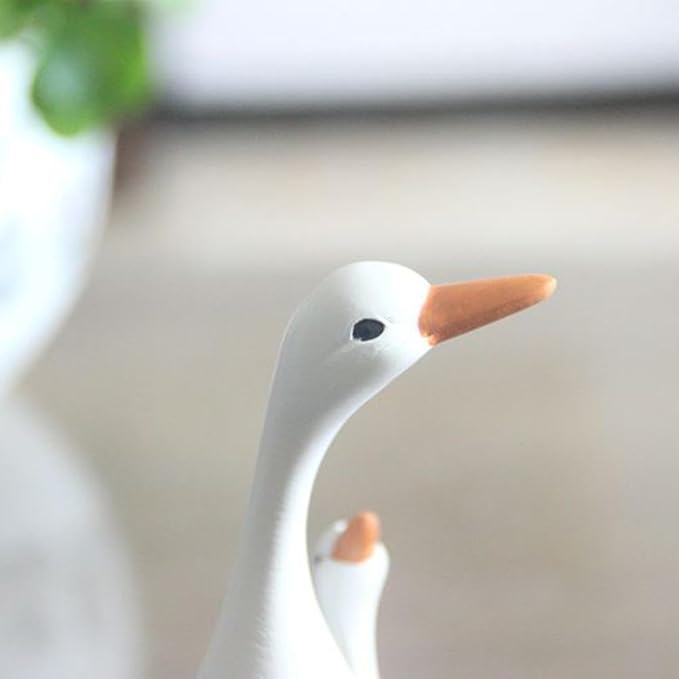 ZEshops Lifelike Mother Duck and Ducklings Resin Statue for Patio Yard Decoration - Durable and Hand-Drawn Sculpture (Large Size (15cm x 10cm))