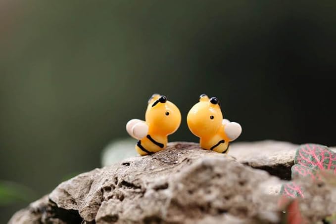 50PCS Micro Landscape Bee Mini Resin Bee Figurines Miniature Bees for DIY Fairy Garden Miniature Moss Landscape