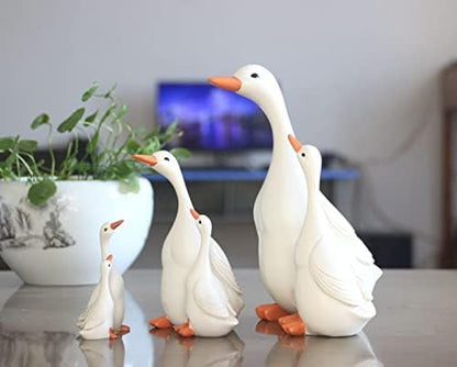 ZEshops Lifelike Mother Duck and Ducklings Resin Statue for Patio Yard Decoration - Durable and Hand-Drawn Sculpture (Extra Large Size (22cm x 14.5cm))