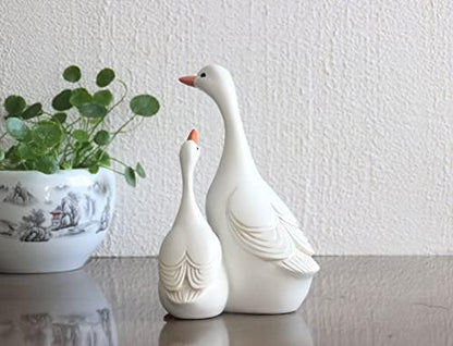 ZEshops Lifelike Mother Duck and Ducklings Resin Statue for Patio Yard Decoration - Durable and Hand-Drawn Sculpture (Large Size (15cm x 10cm))