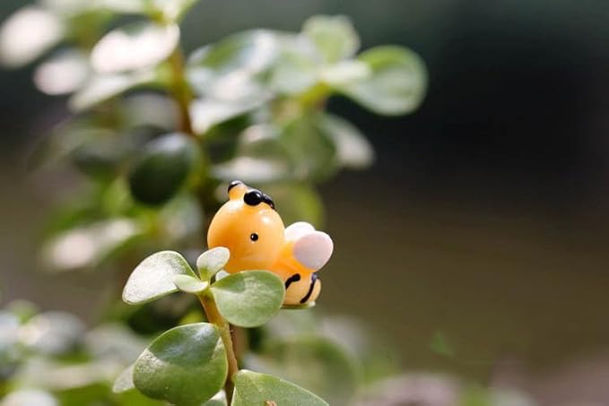 50PCS Micro Landscape Bee Mini Resin Bee Figurines Miniature Bees for DIY Fairy Garden Miniature Moss Landscape