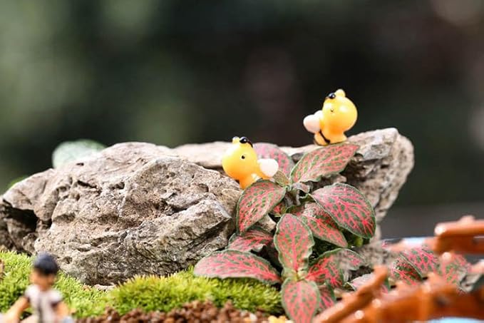 50PCS Micro Landscape Bee Mini Resin Bee Figurines Miniature Bees for DIY Fairy Garden Miniature Moss Landscape