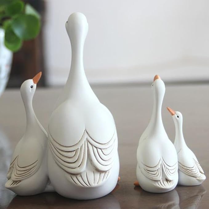 ZEshops Lifelike Mother Duck and Ducklings Resin Statue for Patio Yard Decoration - Durable and Hand-Drawn Sculpture (Large Size (15cm x 10cm))