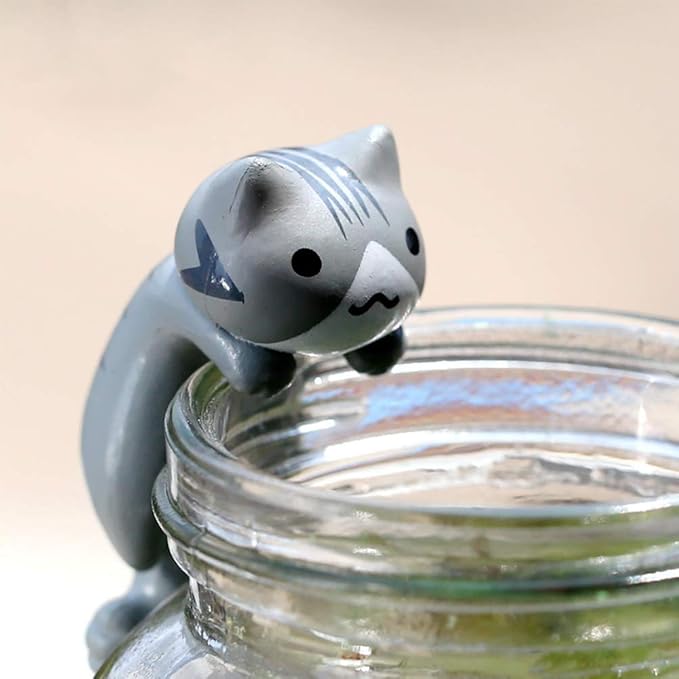 MAOMIA Miniature Lucky Cat DIY Figurines, Pack of 6 Mini Fairy Garden Hanging Cat Figure Micro Landscape Home Garden Decor Plant Pots Bonsai Craft Decor Cake Topper