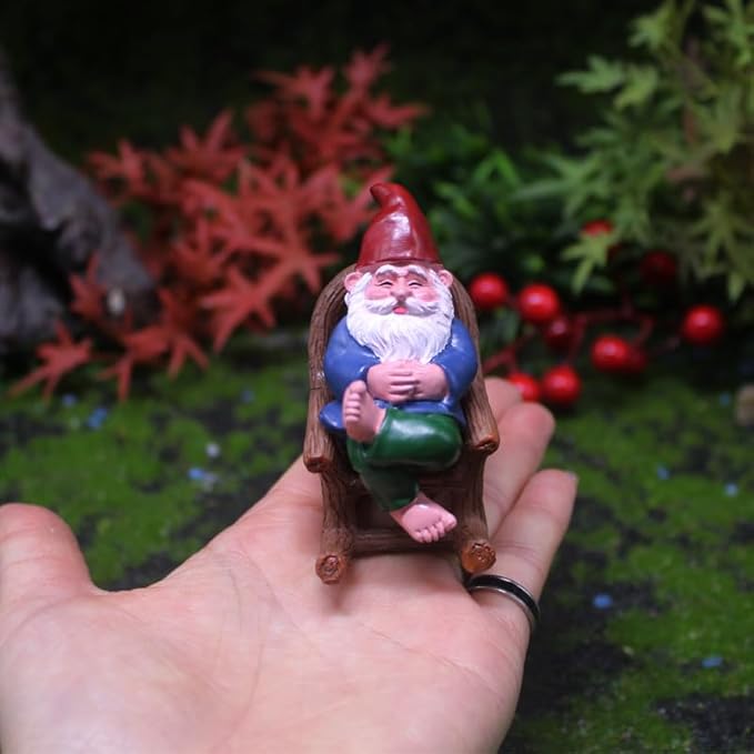 Garden Gnome Outdoor Statue Figurines Funny Gnomes with Miniature Resin Table Chairs Figurines, Gnome Decorations for Yard Home Patio Yard Lawn Balcony Porch Patio Desks Ornament
