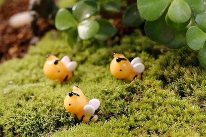 50PCS Micro Landscape Bee Mini Resin Bee Figurines Miniature Bees for DIY Fairy Garden Miniature Moss Landscape