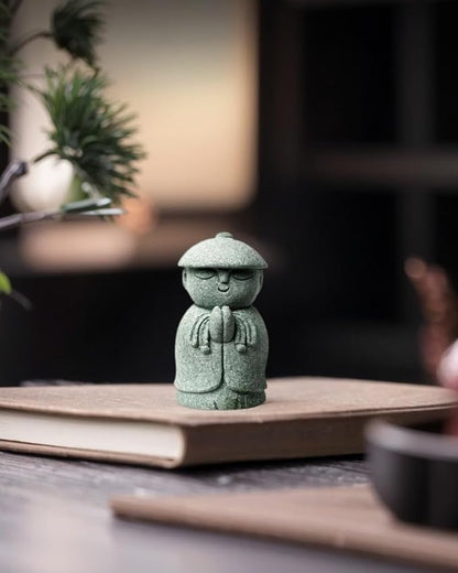 Mini Monk Buddha Statue Sandstone Statues Zen Monk Praying Statue Sculptures for Wealth Good Luck Feng Shui Decor Home Fish Tank Aquarium Garden (Style 15)