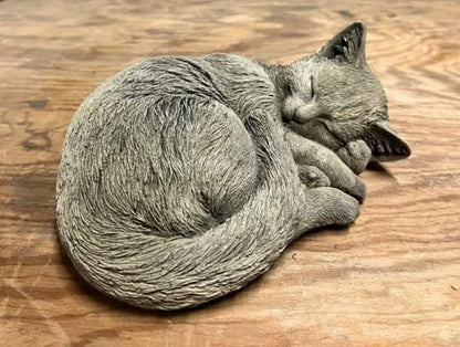 Laying Kitty Resting Cat Statue Pet Memorial Sleeping Cat Stone Cat Garden Ornament Backyard Decor