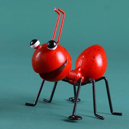 Garden Sculpture Metal Ants Hanging Wall Art Garden Lawn Yard Landscaping Decoration Home Gardening Gift Ornament (Red)