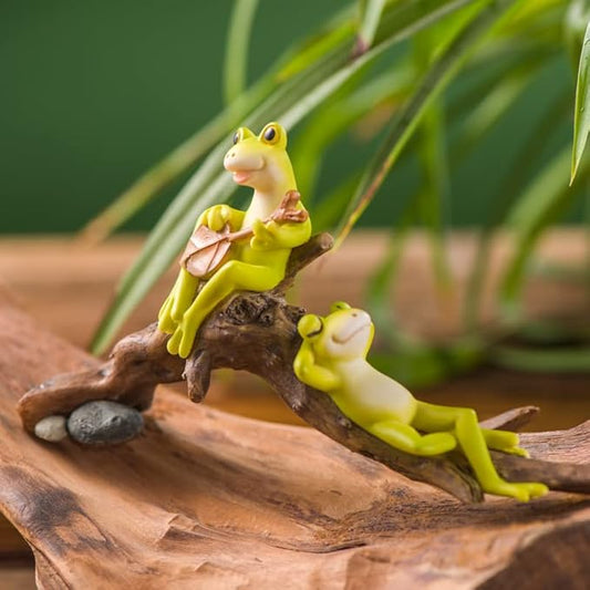 Garden Decor Frog Outdoor Statue Figurines Funny Cute Animal Sculptures Porch Outside Decorations for Yard Lawn Patio Ornaments (B)