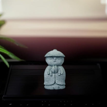 Mini Monk Buddha Statue Sandstone Statues Zen Monk Praying Statue Sculptures for Wealth Good Luck Feng Shui Decor Home Fish Tank Aquarium Garden (Style 15)