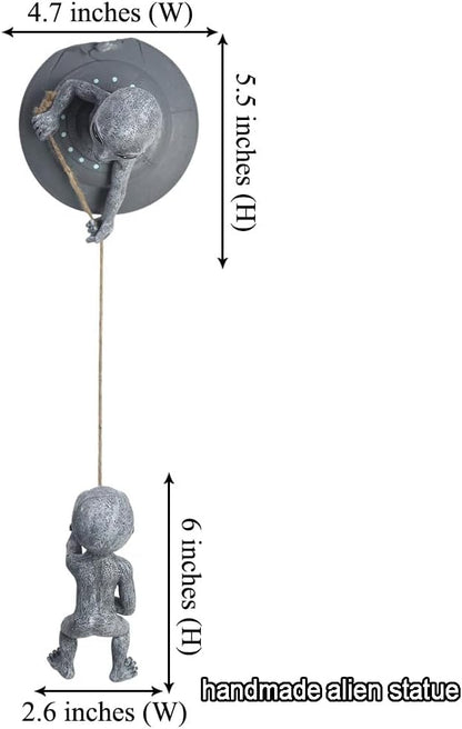 Alien Tree Huggers Decorations Tree Sculptures Figurines - Aliens Climbing Rope Statues for Garden Decor Outdoor Whimsical Tree Ornaments - 2pcs Dreamy Garden Yard Art Decoration