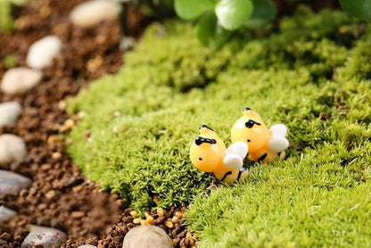 50PCS Micro Landscape Bee Mini Resin Bee Figurines Miniature Bees for DIY Fairy Garden Miniature Moss Landscape