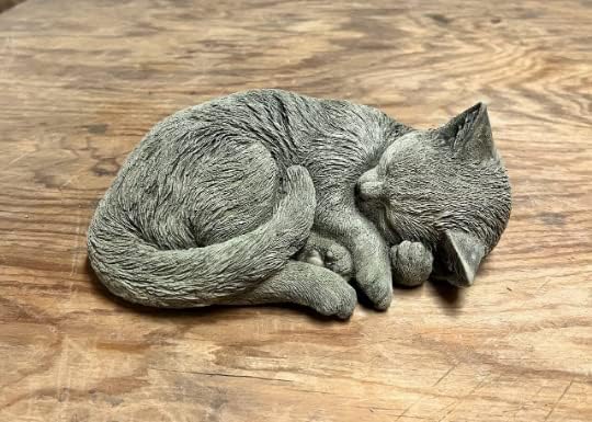 Laying Kitty Resting Cat Statue Pet Memorial Sleeping Cat Stone Cat Garden Ornament Backyard Decor