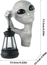 Alien Tree Hugger with Solar Lantern, Funny Alien Garden Statue Tree Peeker Resin Sculpture Outdoor Decor for Patio Lawn Yard Ornaments