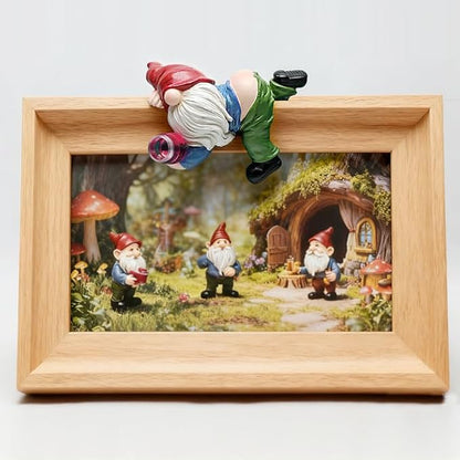 Cute Climbing Gnome Figurines Flower Pot Hugger, Resin Hanging Gnomes Statue Outdoor Decor Fence Ornaments for Patio Lawn Garden Yard