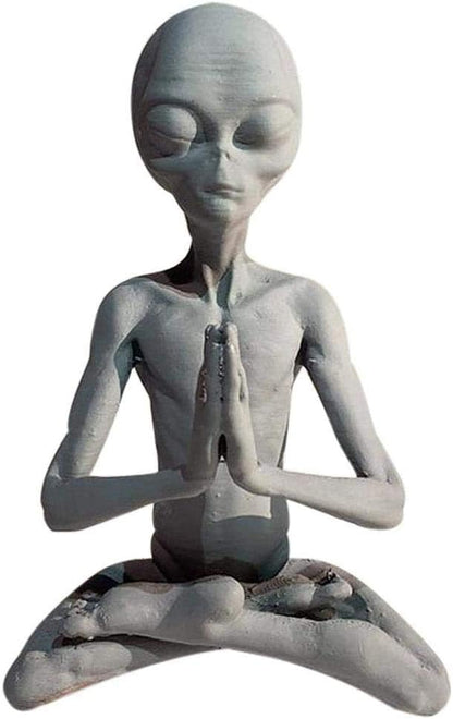 Zerodis Meditating Statue Garden Art Sculpture, Unique Retro Color Handmade with Environmentally Friendly Resin Indoor Outdoor Decor Gift (Meditation Alien)
