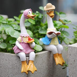 2 Pcs Sitting Couple Duck Garden Statues Outdoor Fence Decor Cute Resin Ducks Figurine Funny Goose Lovers Sculpture for Home Office Patio Lawn Yard Ornaments