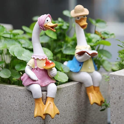2 Pcs Sitting Couple Duck Garden Statues Outdoor Fence Decor Cute Resin Ducks Figurine Funny Goose Lovers Sculpture for Home Office Patio Lawn Yard Ornaments