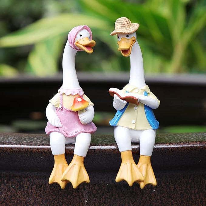 2 Pcs Sitting Couple Duck Garden Statues Outdoor Fence Decor Cute Resin Ducks Figurine Funny Goose Lovers Sculpture for Home Office Patio Lawn Yard Ornaments