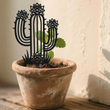 WADORN Cactus Metal Decorative Garden Stakes, Tropical Plant Silhouette Metal Outdoor Statues Funny Garden Ornament Gifts Black Yard Art Decoration for Outdoor Backyard Patio Lawn Walkways