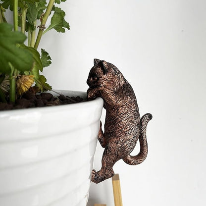 Vintage Bronze Climbing Cat Statue Flower Pot and Vase Hugger Figurines Terrarium Planter Edge Decor Resin Art Patio Lawn Yard Ornaments Outdoor Fence Decorations