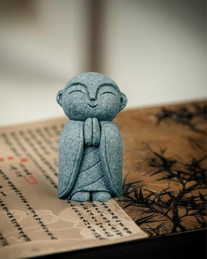 Mini Monk Buddha Statue Sandstone Statues Zen Monk Praying Statue Sculptures for Wealth Good Luck Feng Shui Decor Home Fish Tank Aquarium Garden (Style 13)