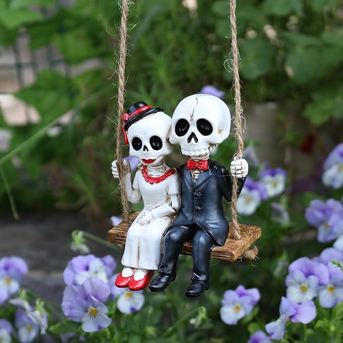 Swing Skeleton Couple Garden Statue Outdoor Halloween Decor, 3.3 Inch Cute Skull Figurine Resin Sculpture Funny Tree Hanging Ornaments for Patio Lawn Yard