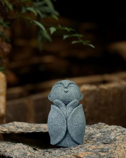 Mini Monk Buddha Statue Sandstone Statues Zen Monk Praying Statue Sculptures for Wealth Good Luck Feng Shui Decor Home Fish Tank Aquarium Garden (Style 6)