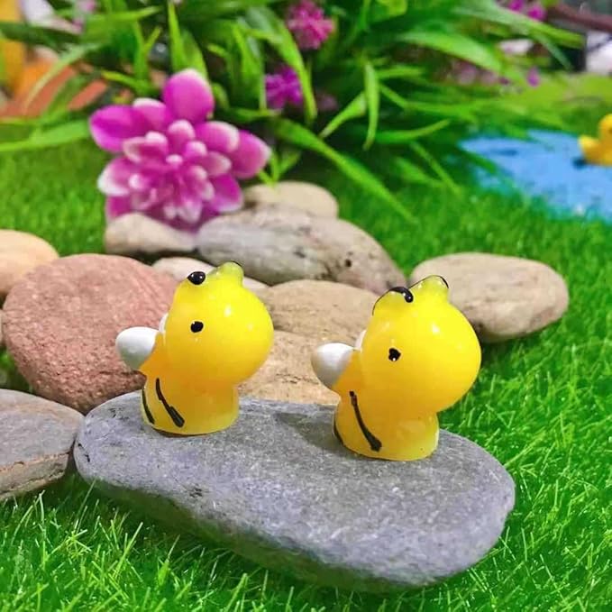 50PCS Micro Landscape Bee Mini Resin Bee Figurines Miniature Bees for DIY Fairy Garden Miniature Moss Landscape