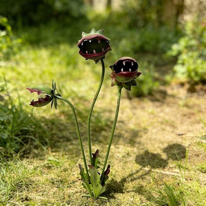 YILCER Metal Carnivorous Plant Garden Stake - Handmade Iron Venus Flytrap Yard Art Monster Gardens Venus Flytrap Decorative Garden Stake for Garden Gift Whimsical Flower Outdoor Decor Patio Lawn