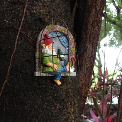 Funny Garden Gnome Accessories Tree Hugger Statue Gnome Dringking Beer by Window, Fairy Garden Decoration, Whimsical Tree Sculpture Peeker, Patio Yard Lawn Porch Decoration,Christmas New Year Gift