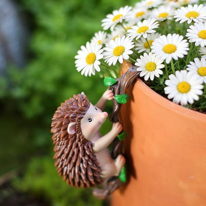 Cute Climbing Hedgehog Flower Pot Hugger Figurines Resin Hanging Animal Statue Planter Pot Decorations for Home Garden Fence Balcony Patio Lawn Yard Ornaments