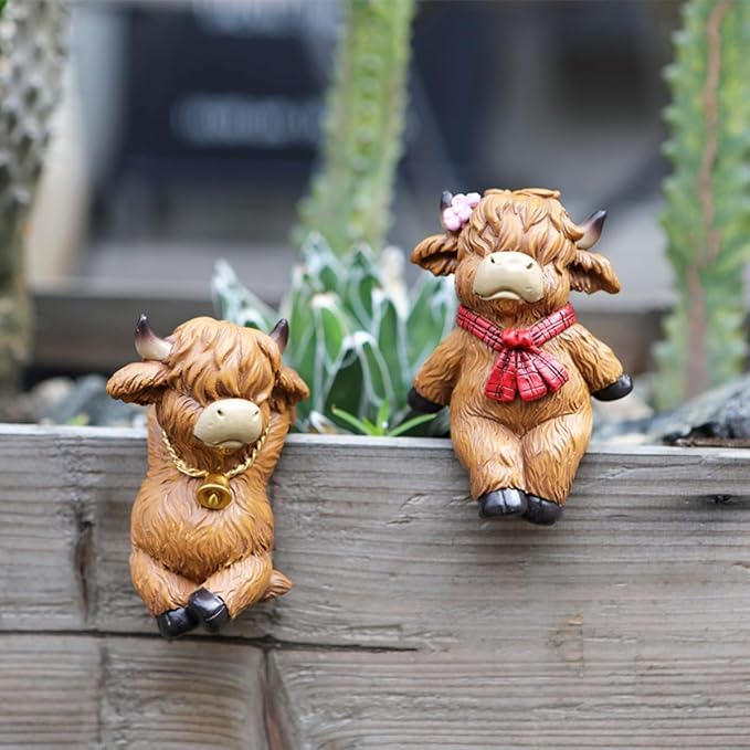 Set of 2 Cute Climbing Cow Flower Pot Hugger Figurines Resin Hanging Cow Statues Planter Pot Decorations for Home Garden Fence Balcony Patio Lawn Yard Ornaments